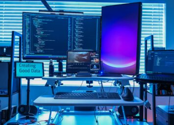 https://unsplash.com/photos/a-desk-with-several-computers-aT_qyAwqgEw?utm_content=creditShareLink&utm_medium=referral&utm_source=unsplash